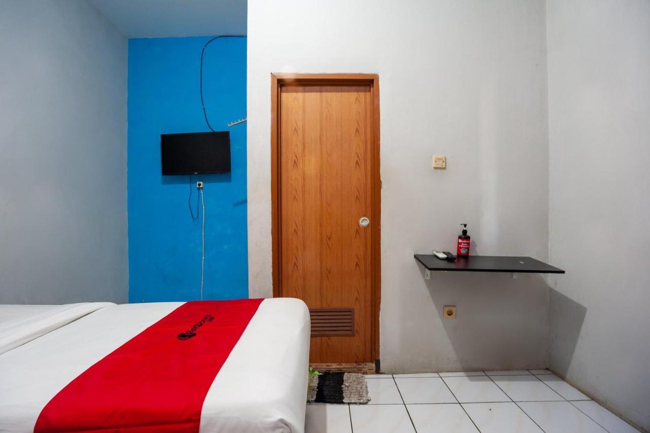 Hotel Reddoorz Near Margonda Raya Depok Exterior foto
