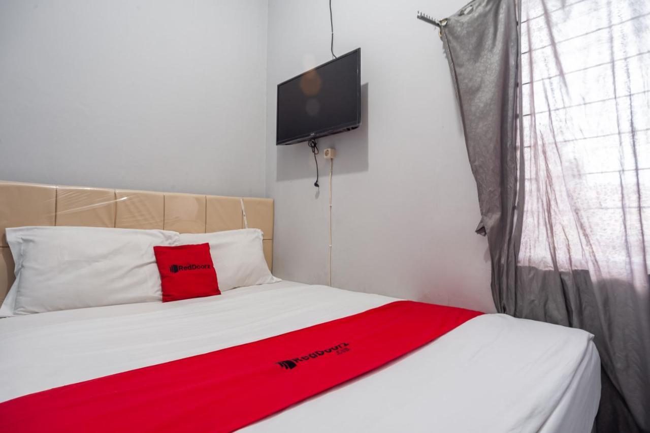 Hotel Reddoorz Near Margonda Raya Depok Exterior foto